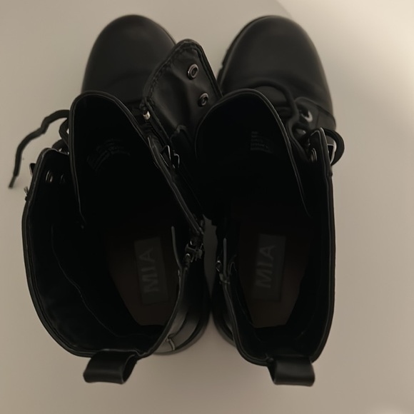 Mia Women’s Black Combat Boots - Picture 3 of 6